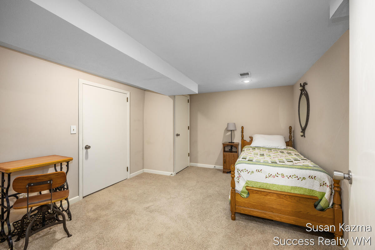 1313 SE Brookridge SE Grand Rapids MI 49508