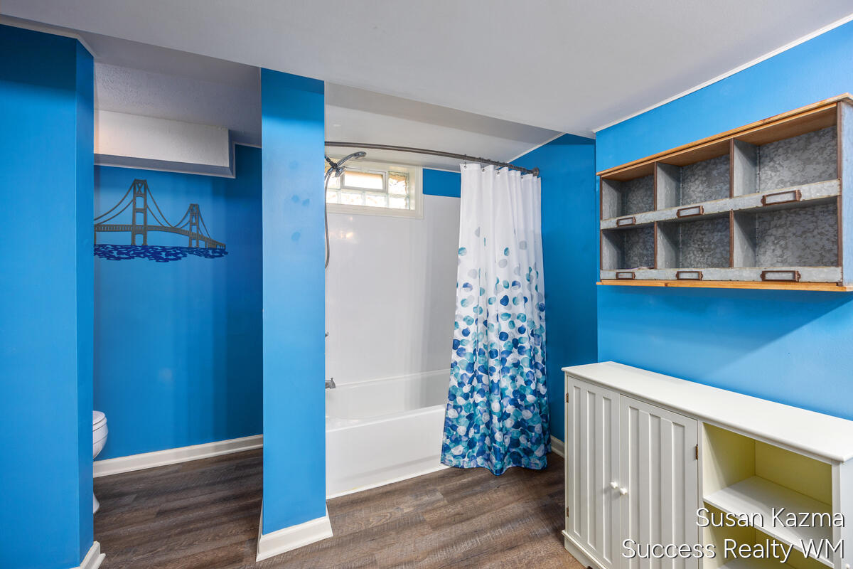 1313 SE Brookridge SE Grand Rapids MI 49508