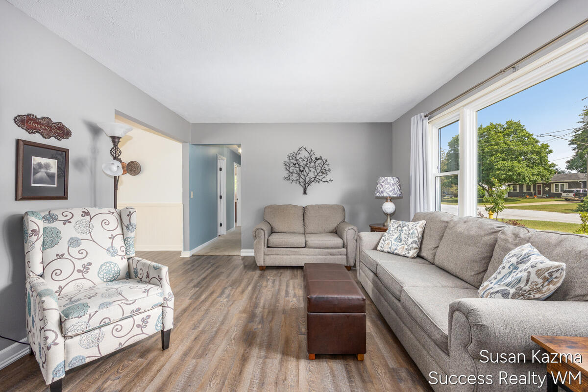 1313 SE Brookridge SE Grand Rapids MI 49508