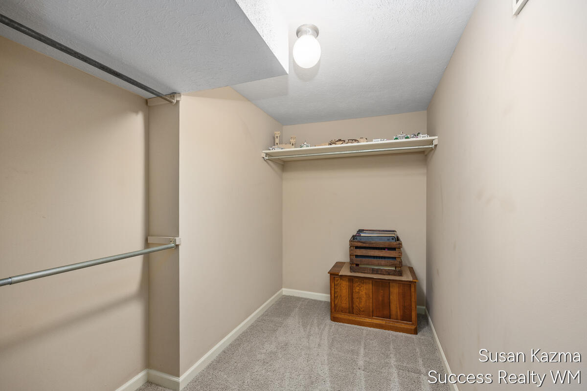 1313 SE Brookridge SE Grand Rapids MI 49508