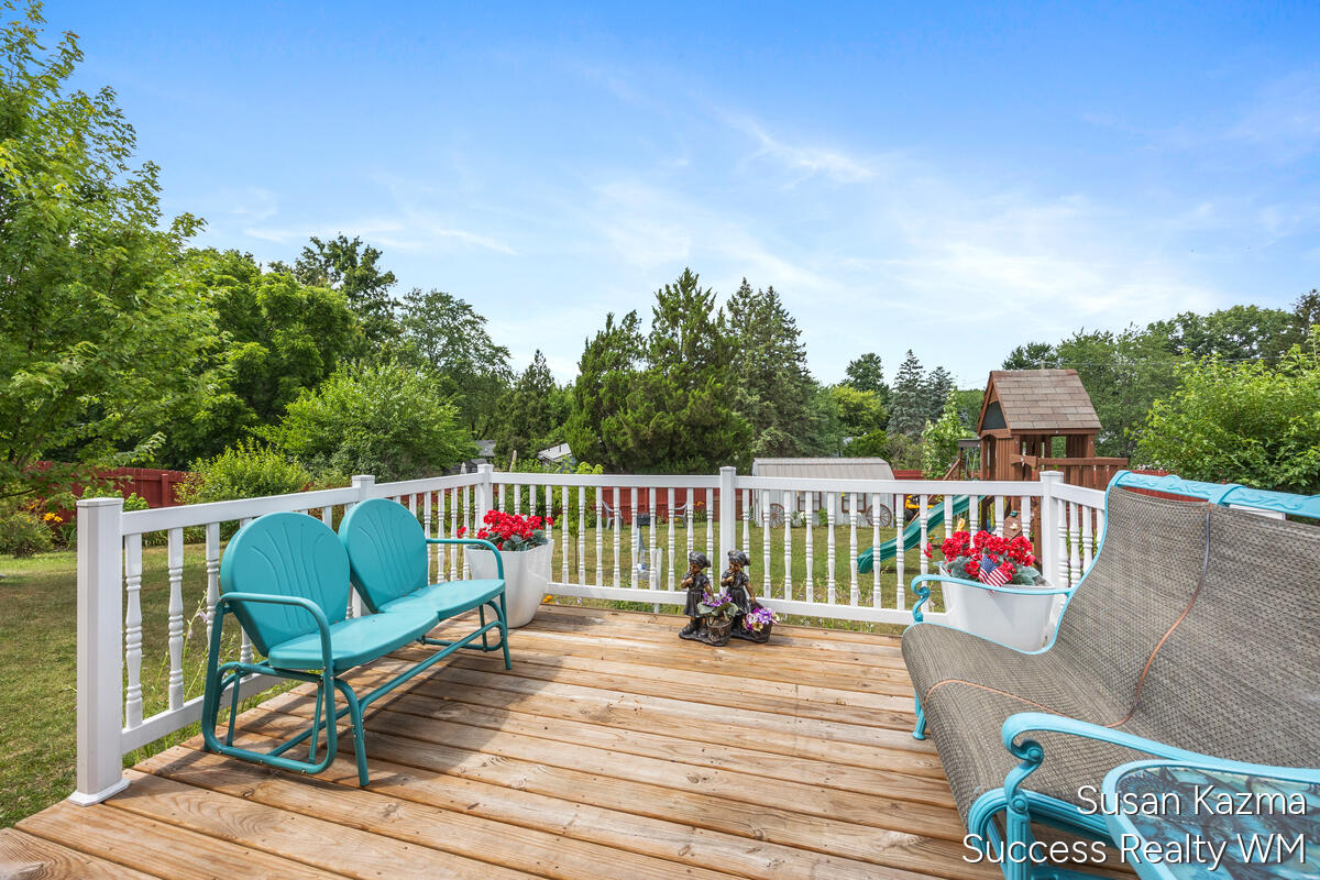 1313 SE Brookridge SE Grand Rapids MI 49508