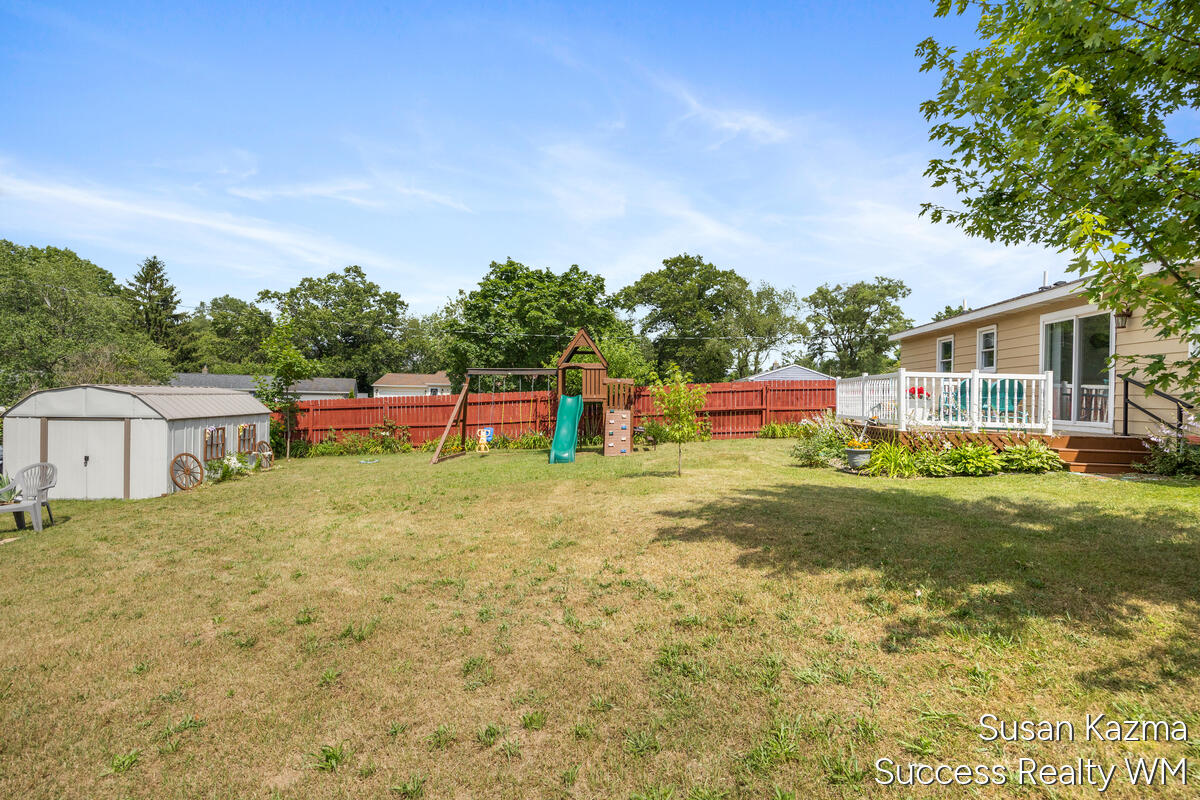 1313 SE Brookridge SE Grand Rapids MI 49508