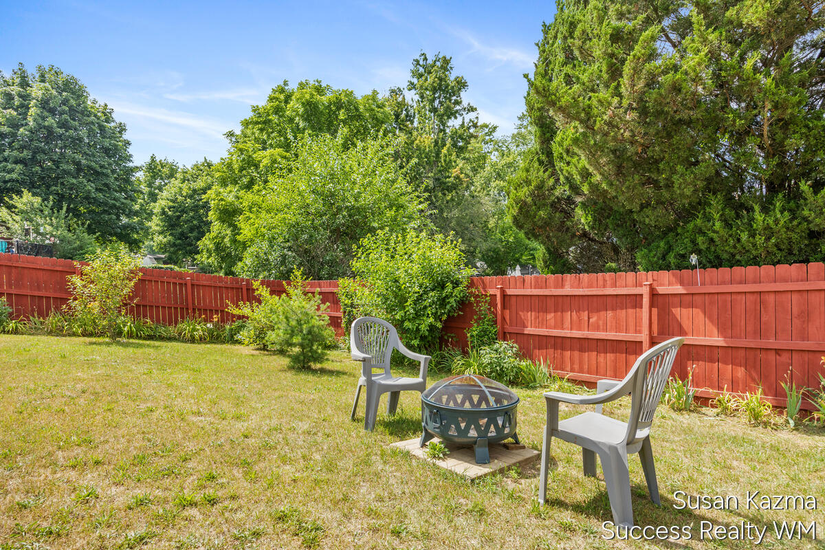 1313 SE Brookridge SE Grand Rapids MI 49508