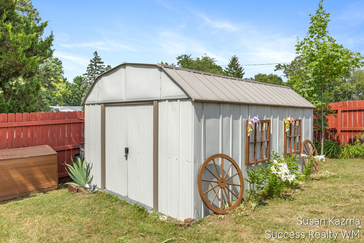1313 SE Brookridge SE Grand Rapids MI 49508
