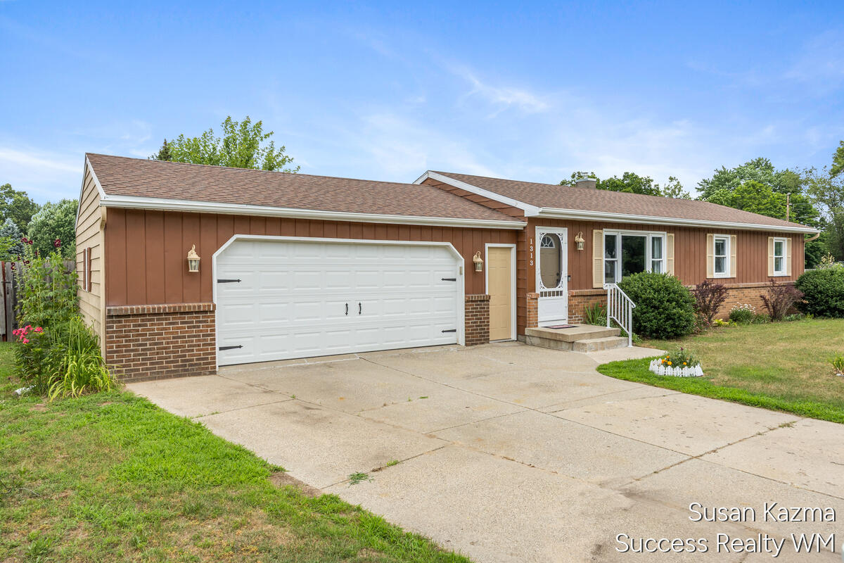 1313 SE Brookridge SE Grand Rapids MI 49508