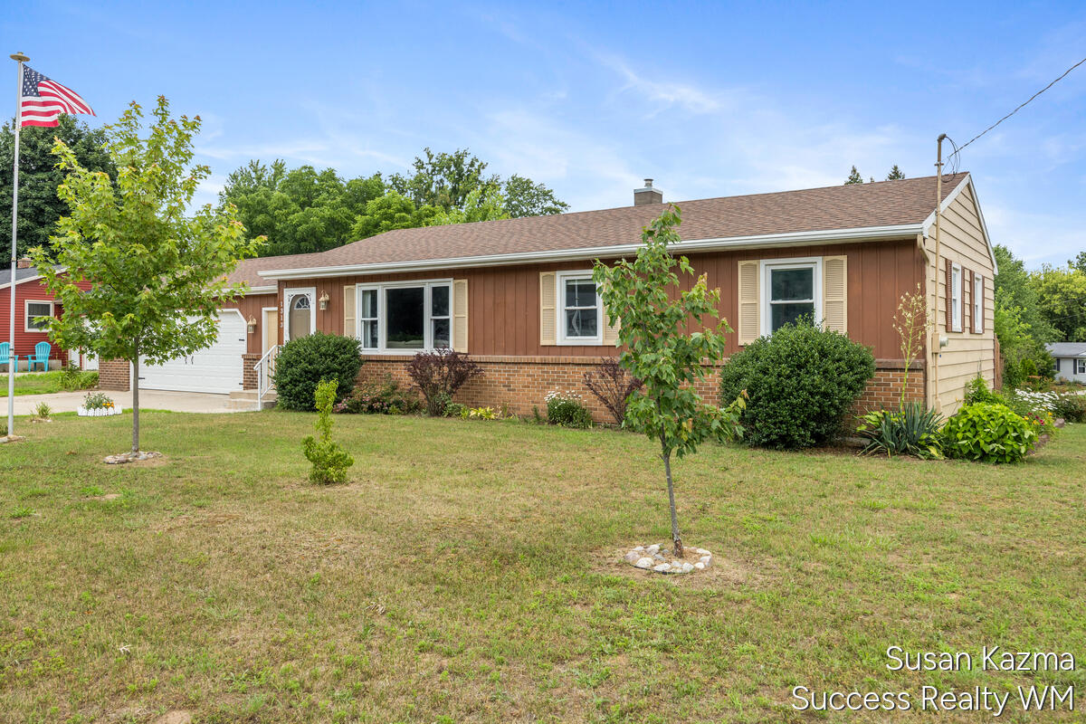 1313 SE Brookridge SE Grand Rapids MI 49508