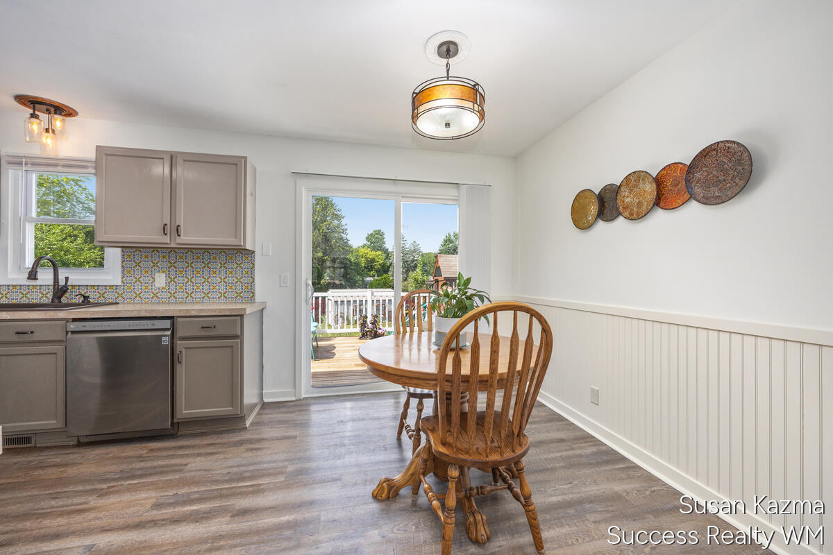 1313 SE Brookridge SE Grand Rapids MI 49508