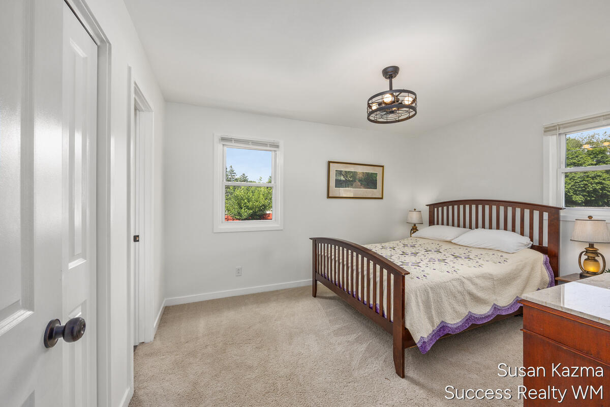 1313 SE Brookridge SE Grand Rapids MI 49508