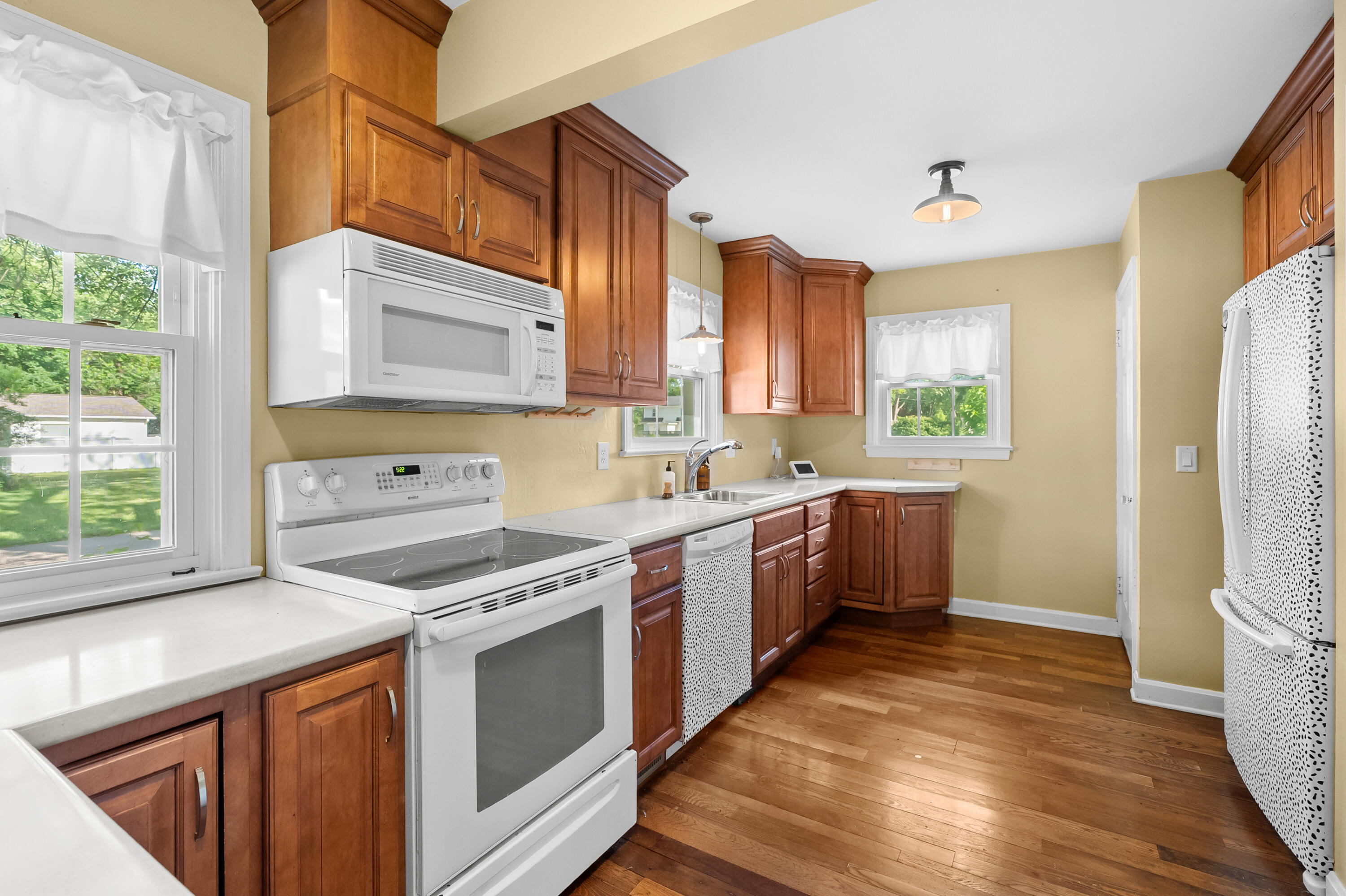 1307 Lakeway Avenue Kalamazoo MI 49001