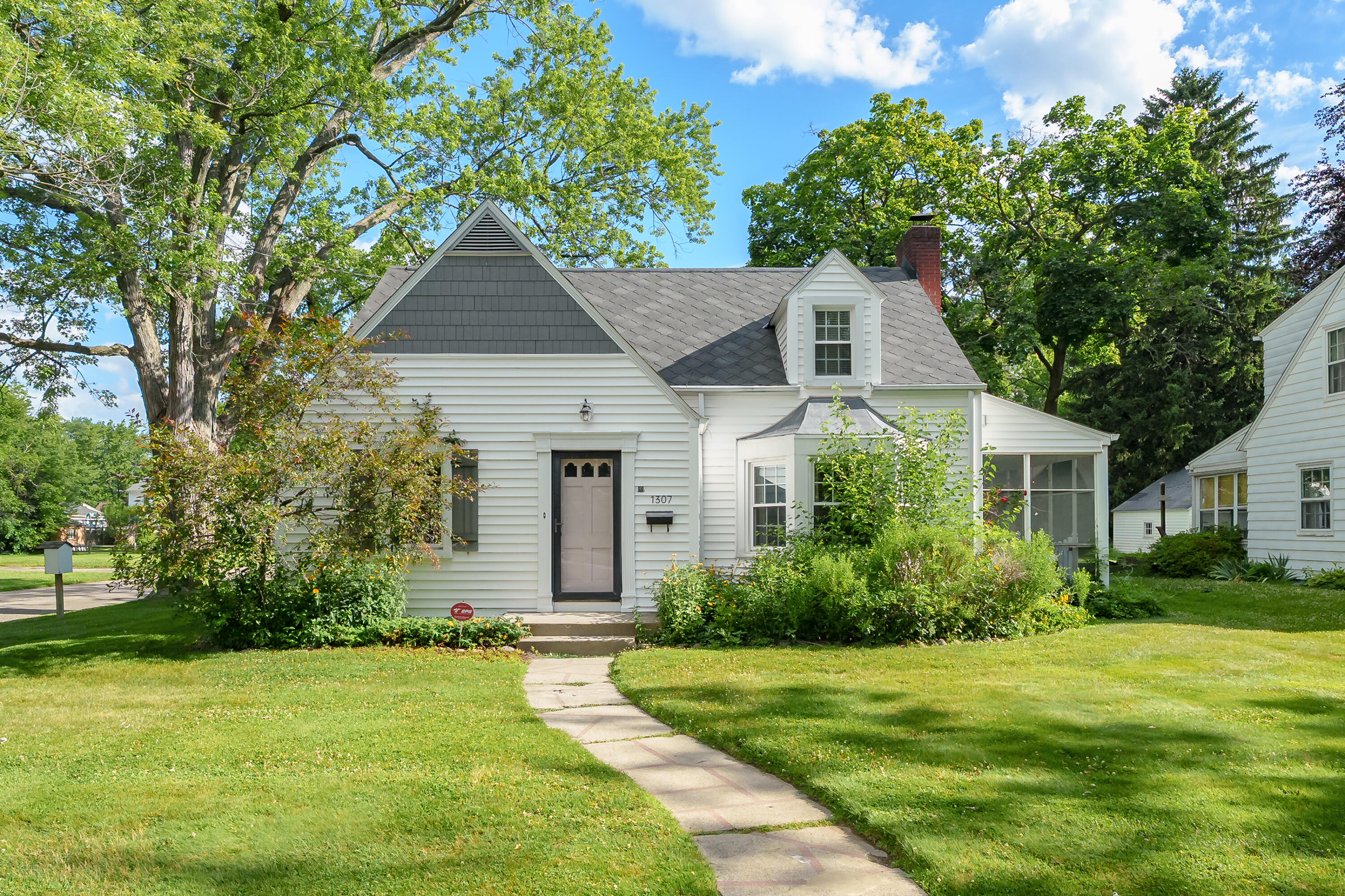 1307 Lakeway Avenue Kalamazoo MI 49001