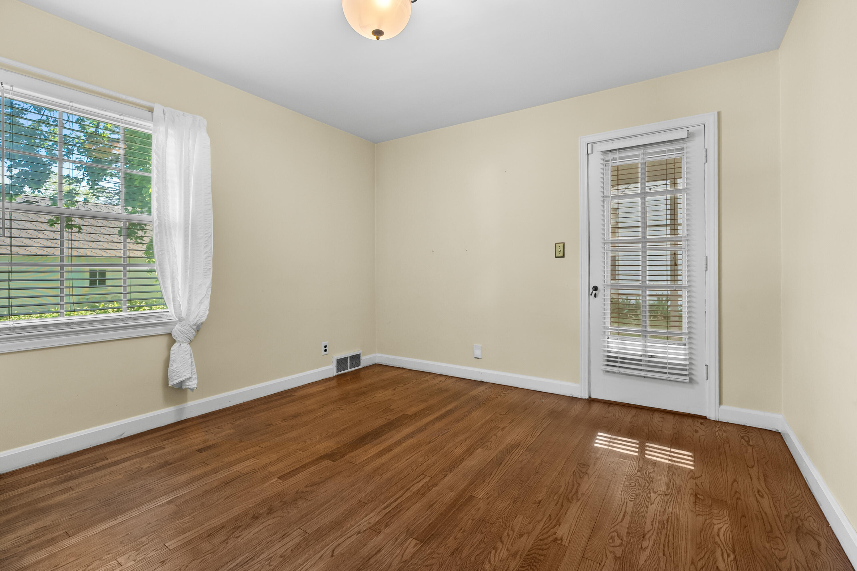 1307 Lakeway Avenue Kalamazoo MI 49001