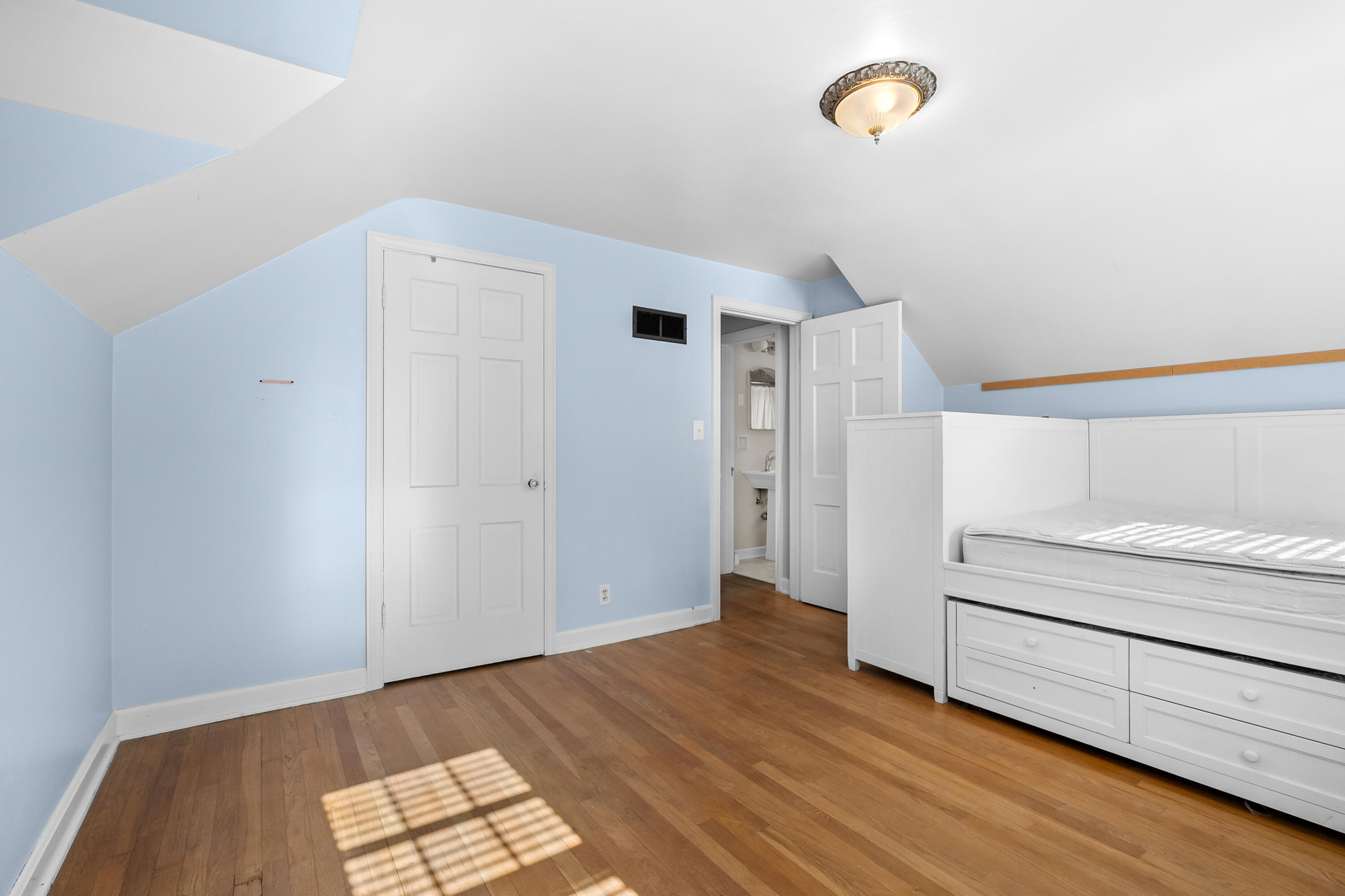 1307 Lakeway Avenue Kalamazoo MI 49001