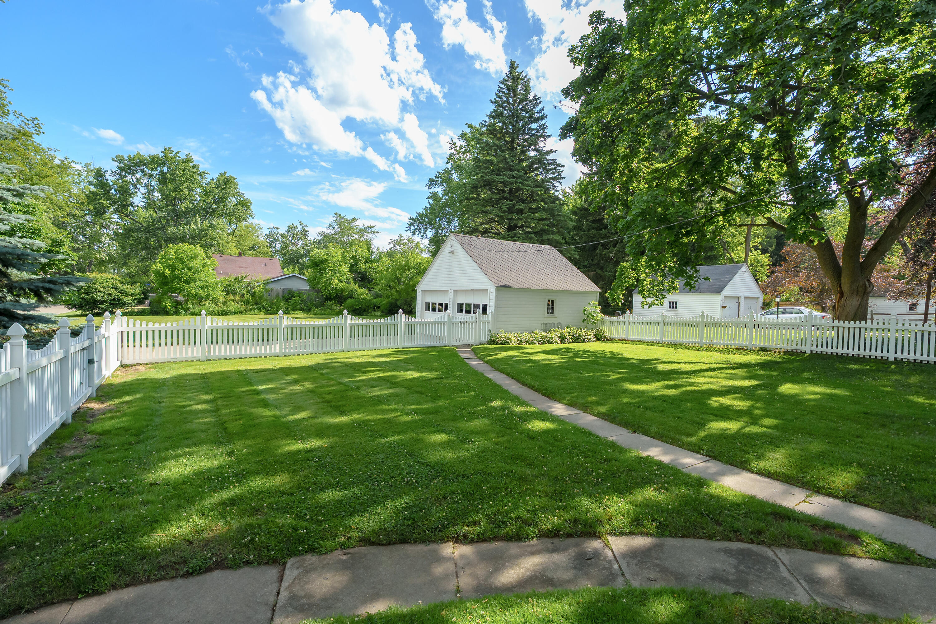 1307 Lakeway Avenue Kalamazoo MI 49001