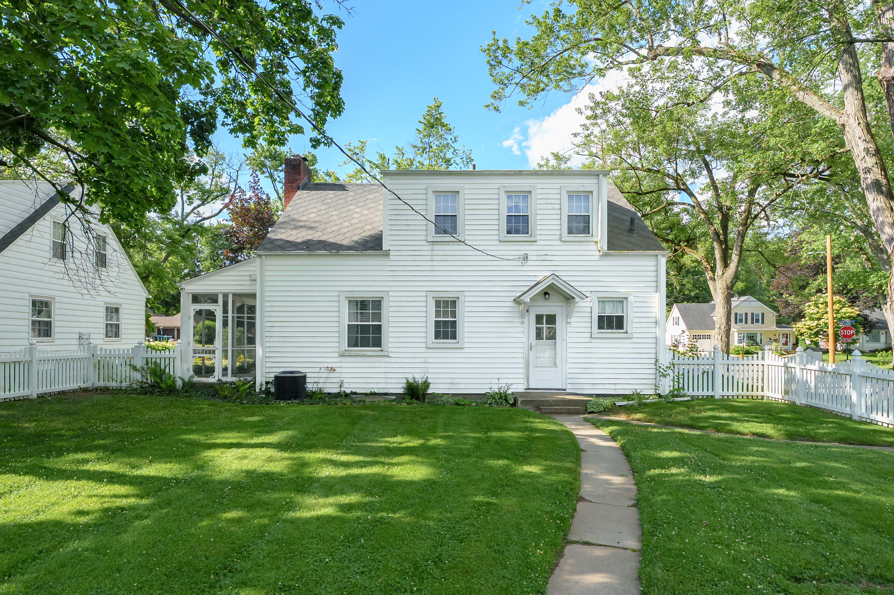 1307 Lakeway Avenue Kalamazoo MI 49001