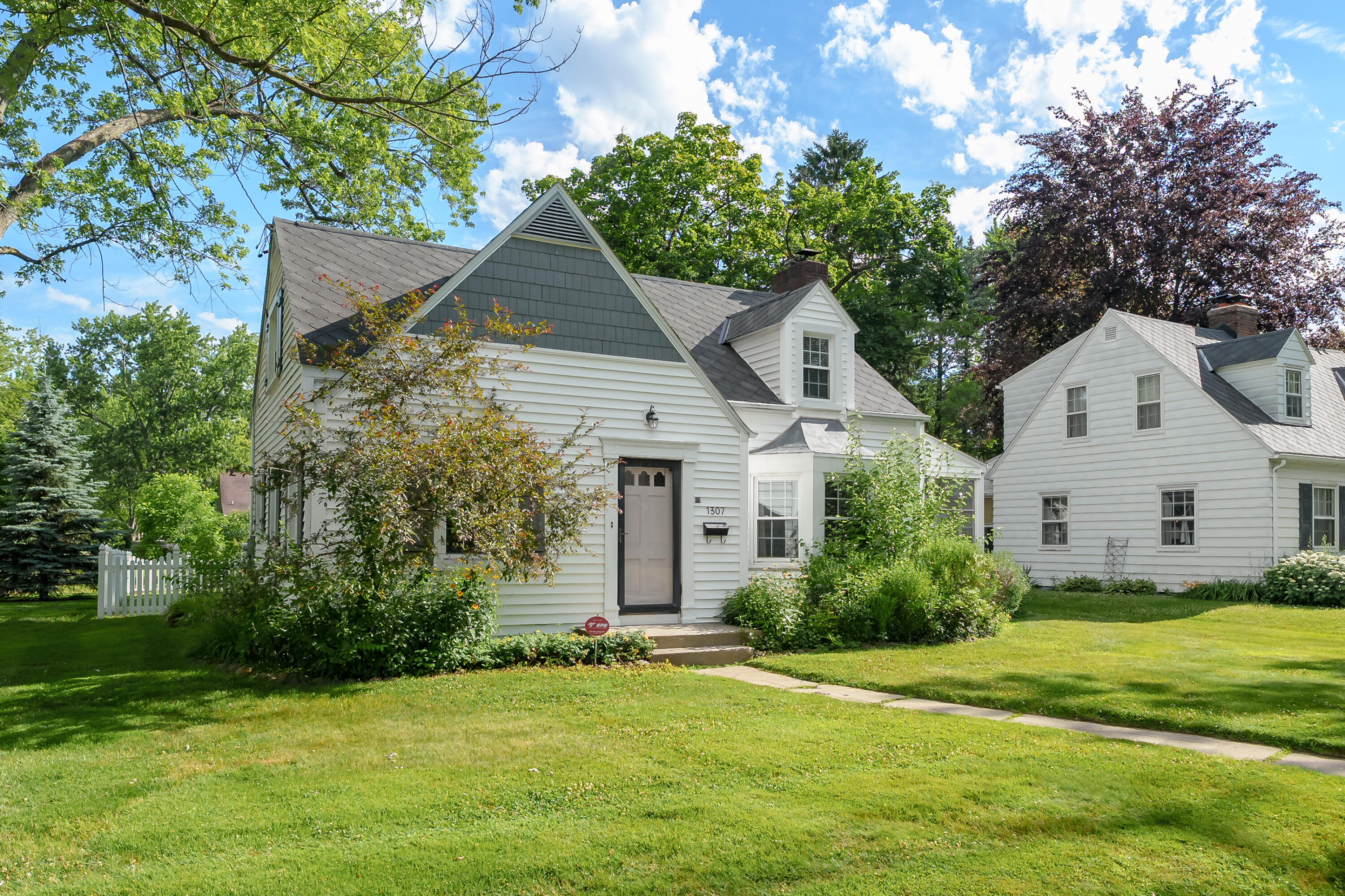 1307 Lakeway Avenue Kalamazoo MI 49001