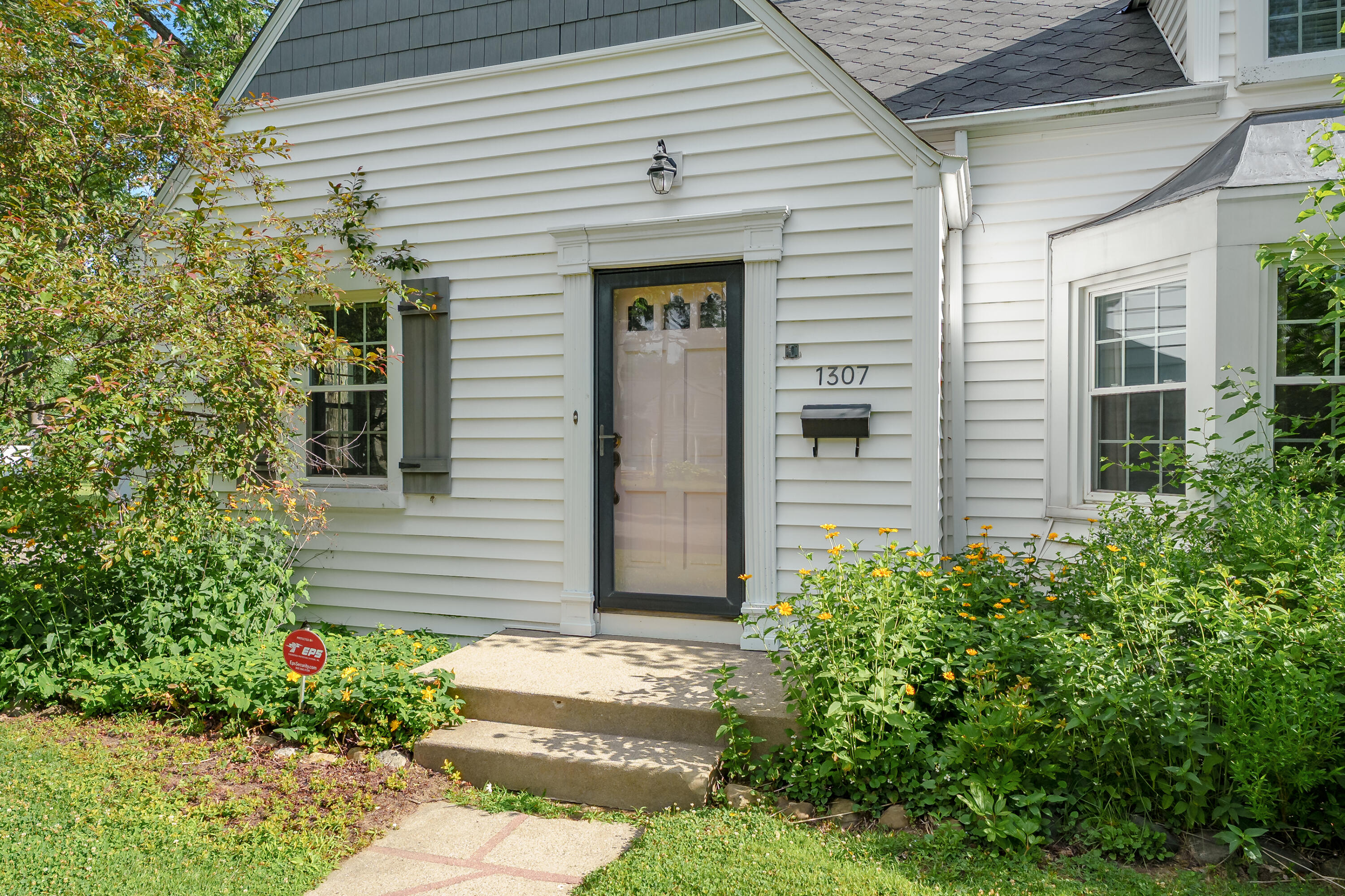 1307 Lakeway Avenue Kalamazoo MI 49001