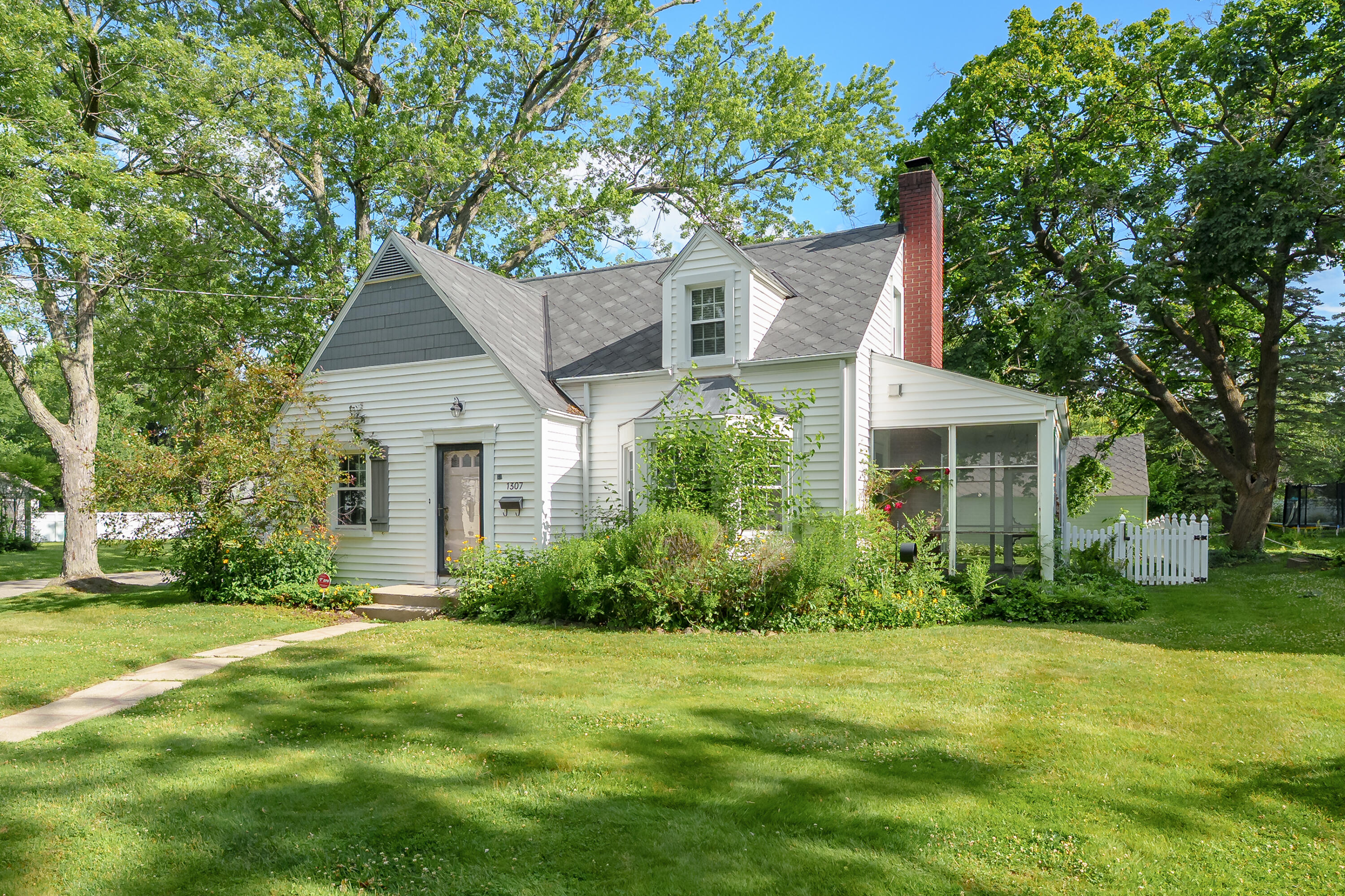 1307 Lakeway Avenue Kalamazoo MI 49001