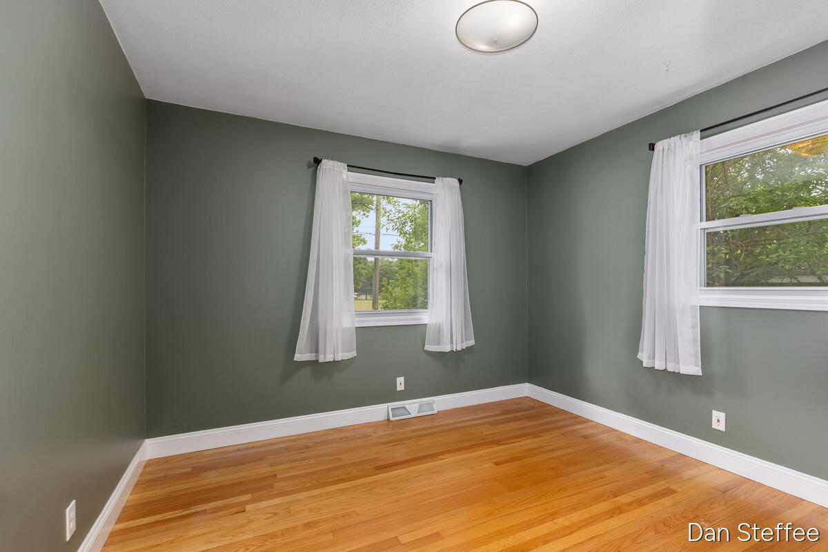 841 Elmdale Street NE Grand Rapids MI 49525