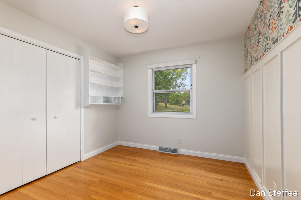 841 Elmdale Street NE Grand Rapids MI 49525