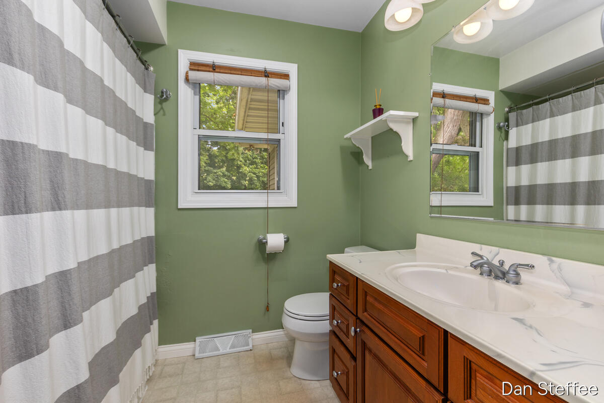 841 Elmdale Street NE Grand Rapids MI 49525