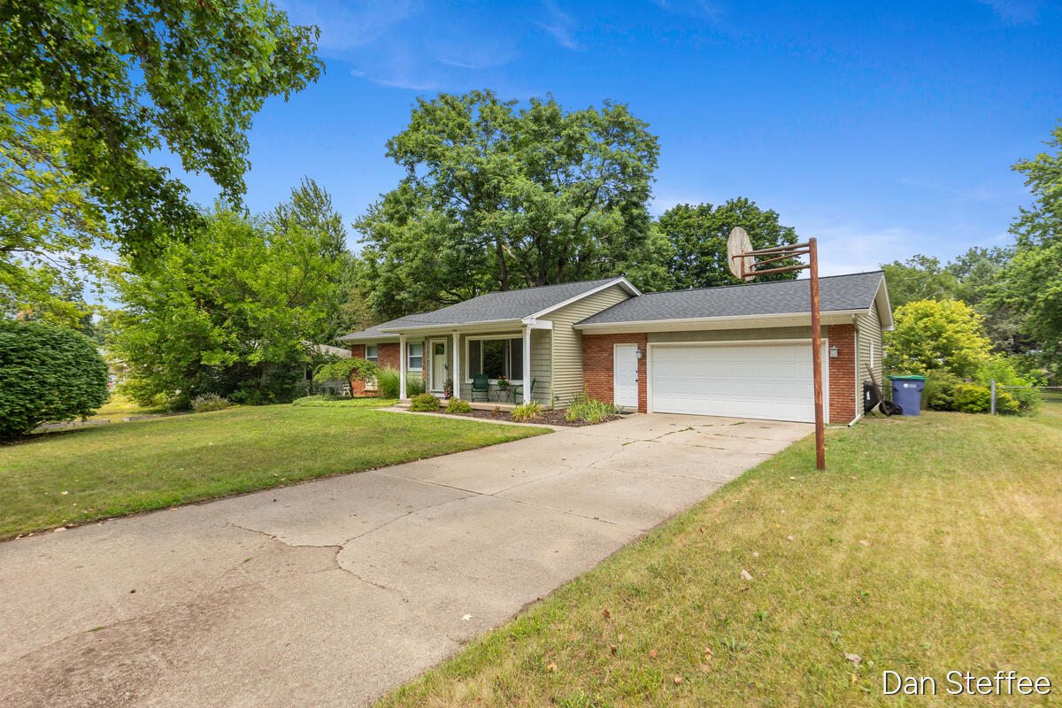 841 Elmdale Street NE Grand Rapids MI 49525