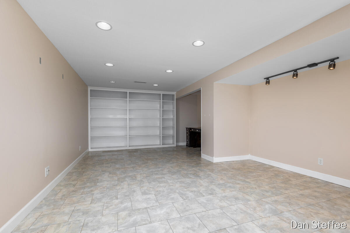841 Elmdale Street NE Grand Rapids MI 49525