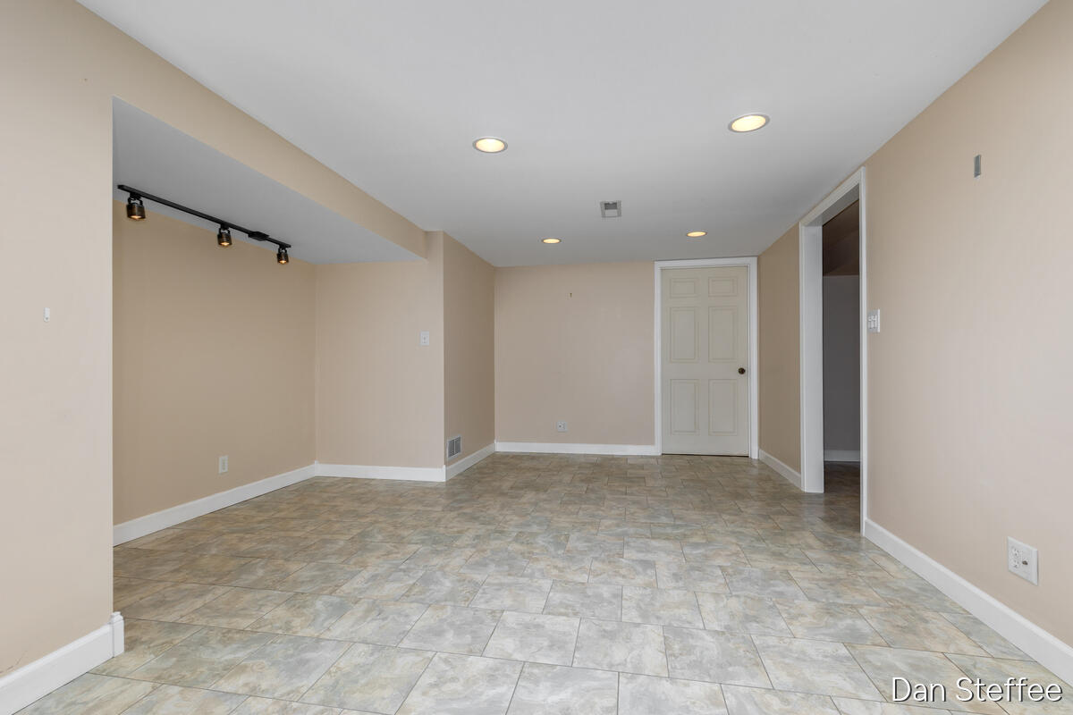 841 Elmdale Street NE Grand Rapids MI 49525