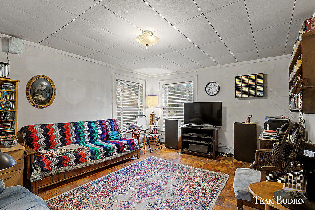 581 Harlan Avenue NE Grand Rapids MI 49503