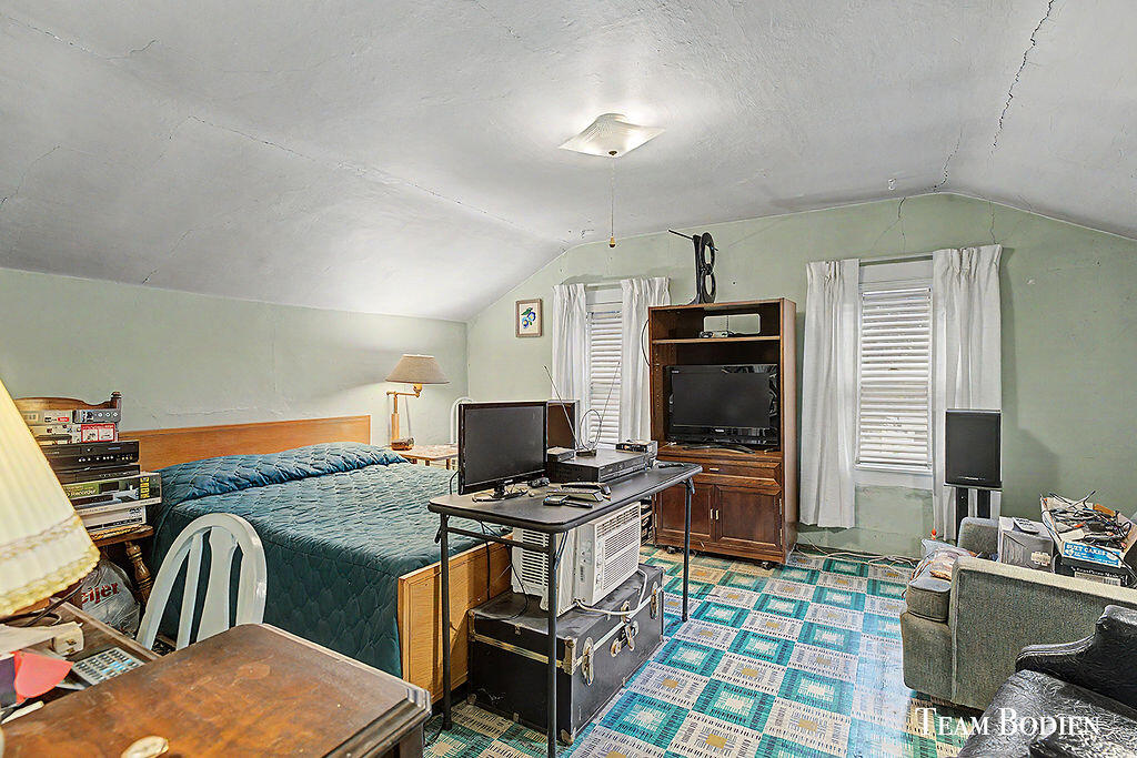 581 Harlan Avenue NE Grand Rapids MI 49503