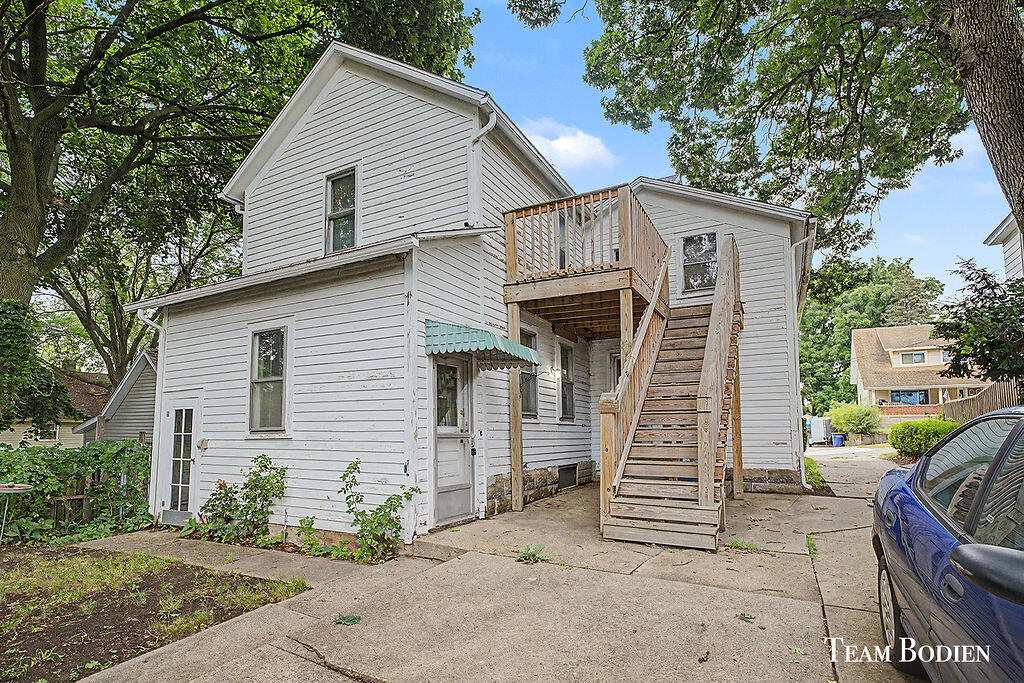581 Harlan Avenue NE Grand Rapids MI 49503