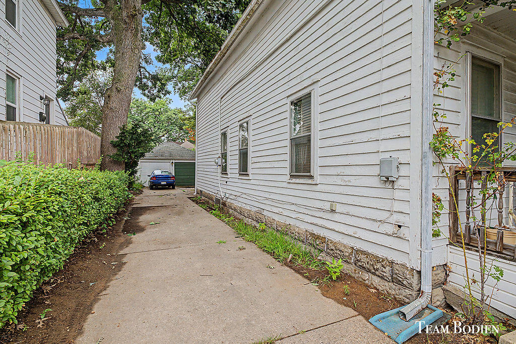 581 Harlan Avenue NE Grand Rapids MI 49503