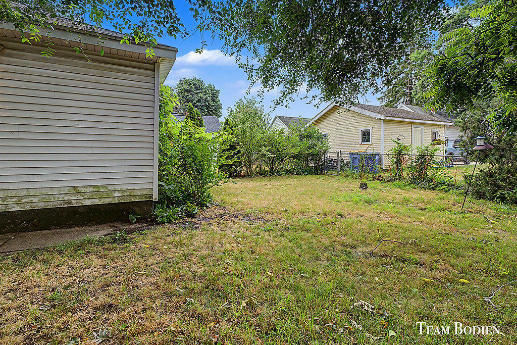 581 Harlan Avenue NE Grand Rapids MI 49503