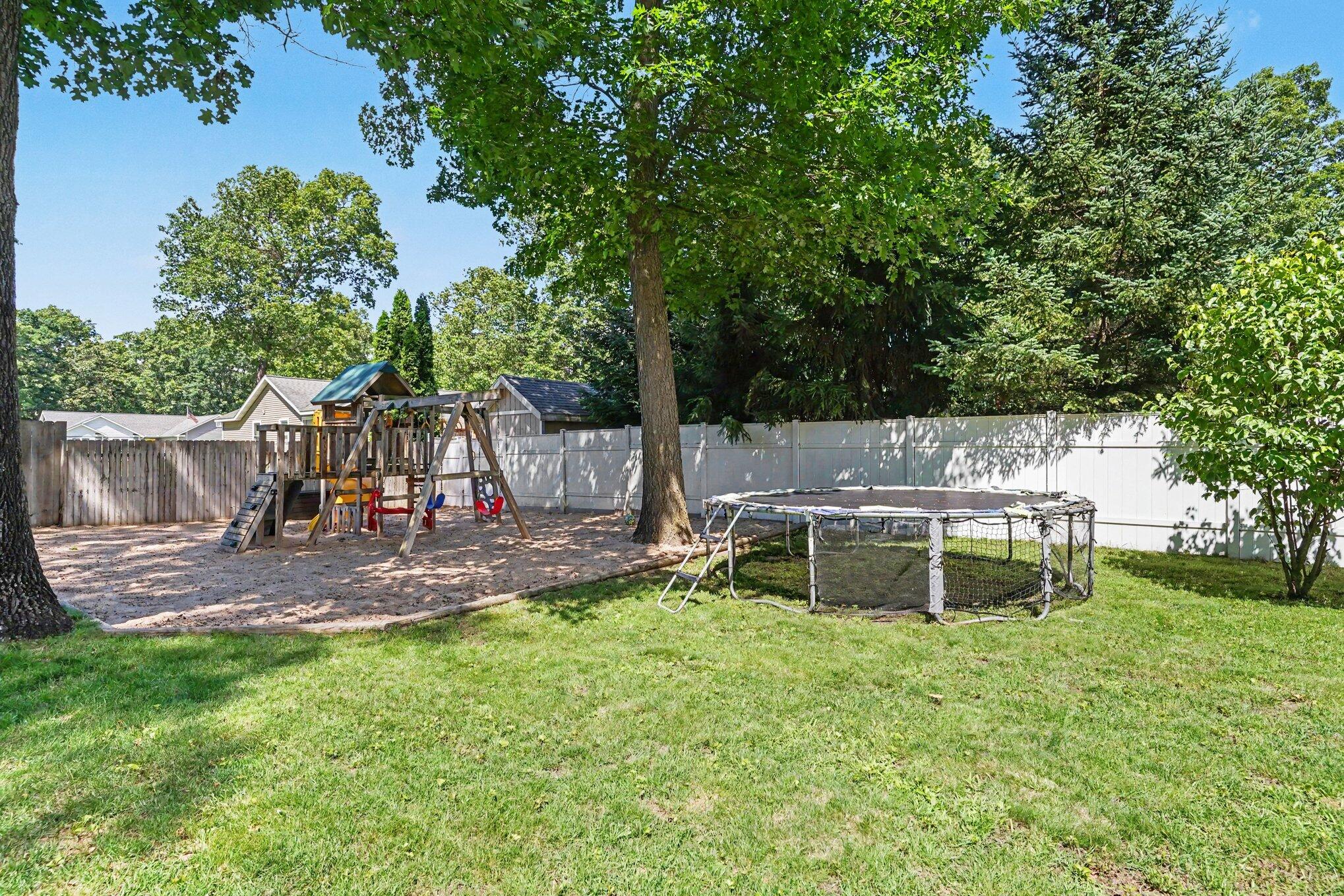 2560 Huron Trail Muskegon MI 49445