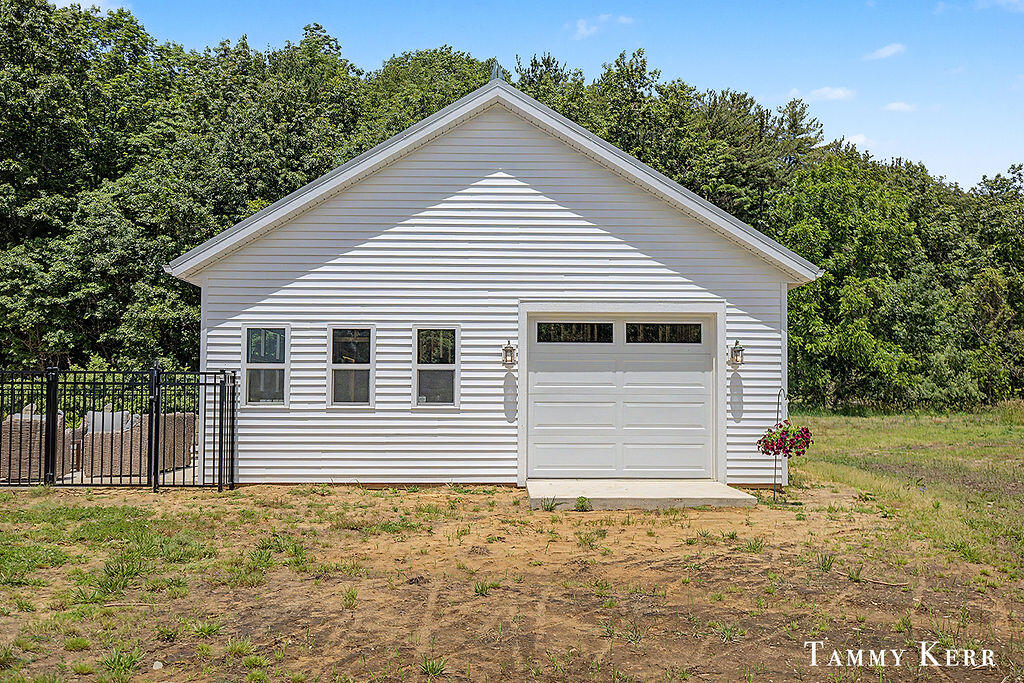 7067 118th Avenue Fennville MI 49408