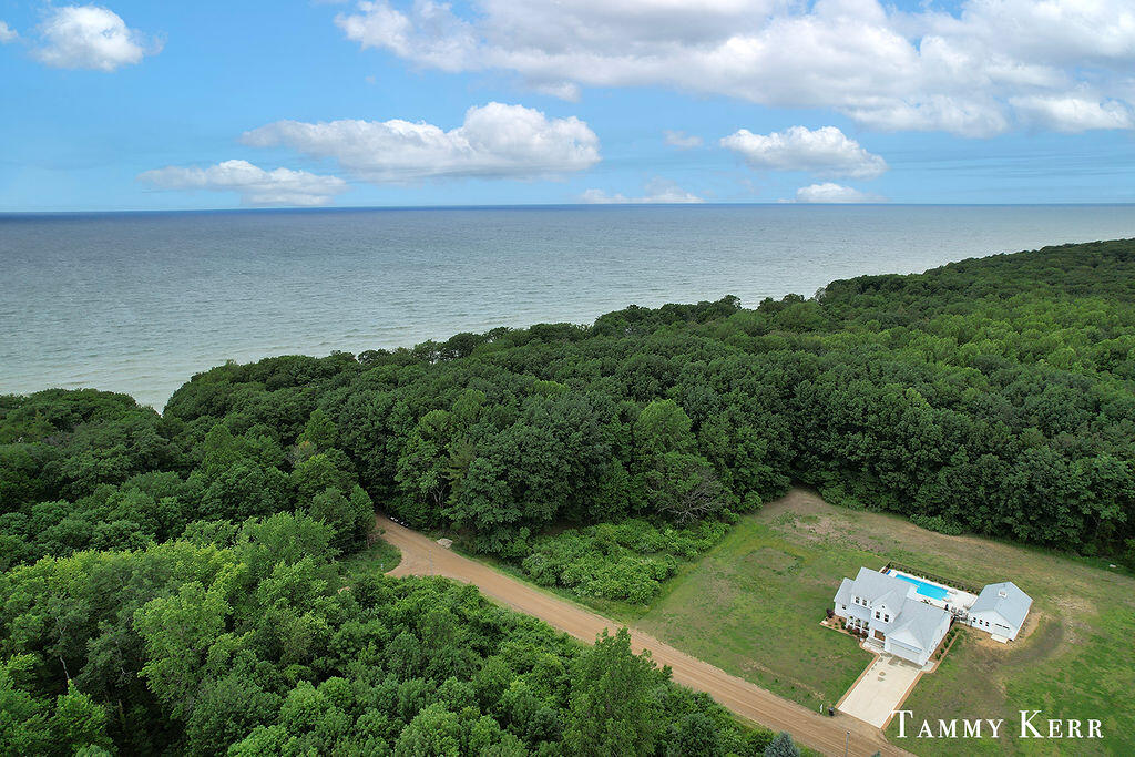 7067 118th Avenue Fennville MI 49408
