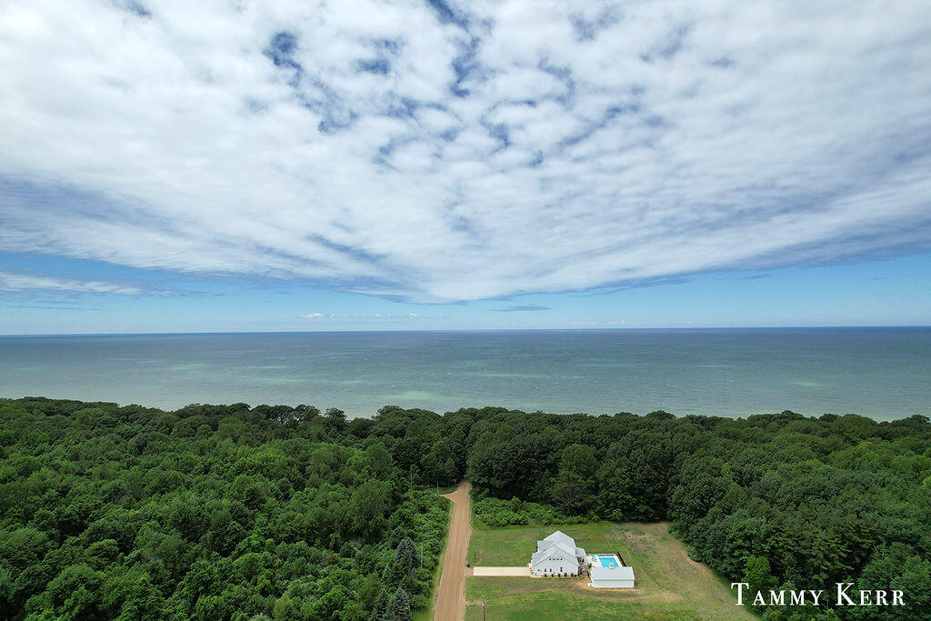 7067 118th Avenue Fennville MI 49408