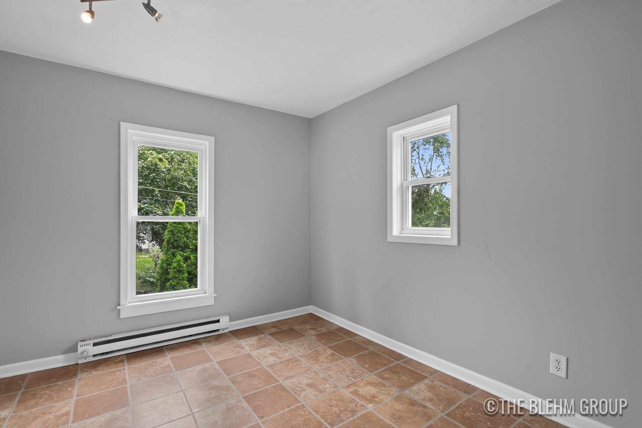 727 Emerald Avenue NE Grand Rapids MI 49503
