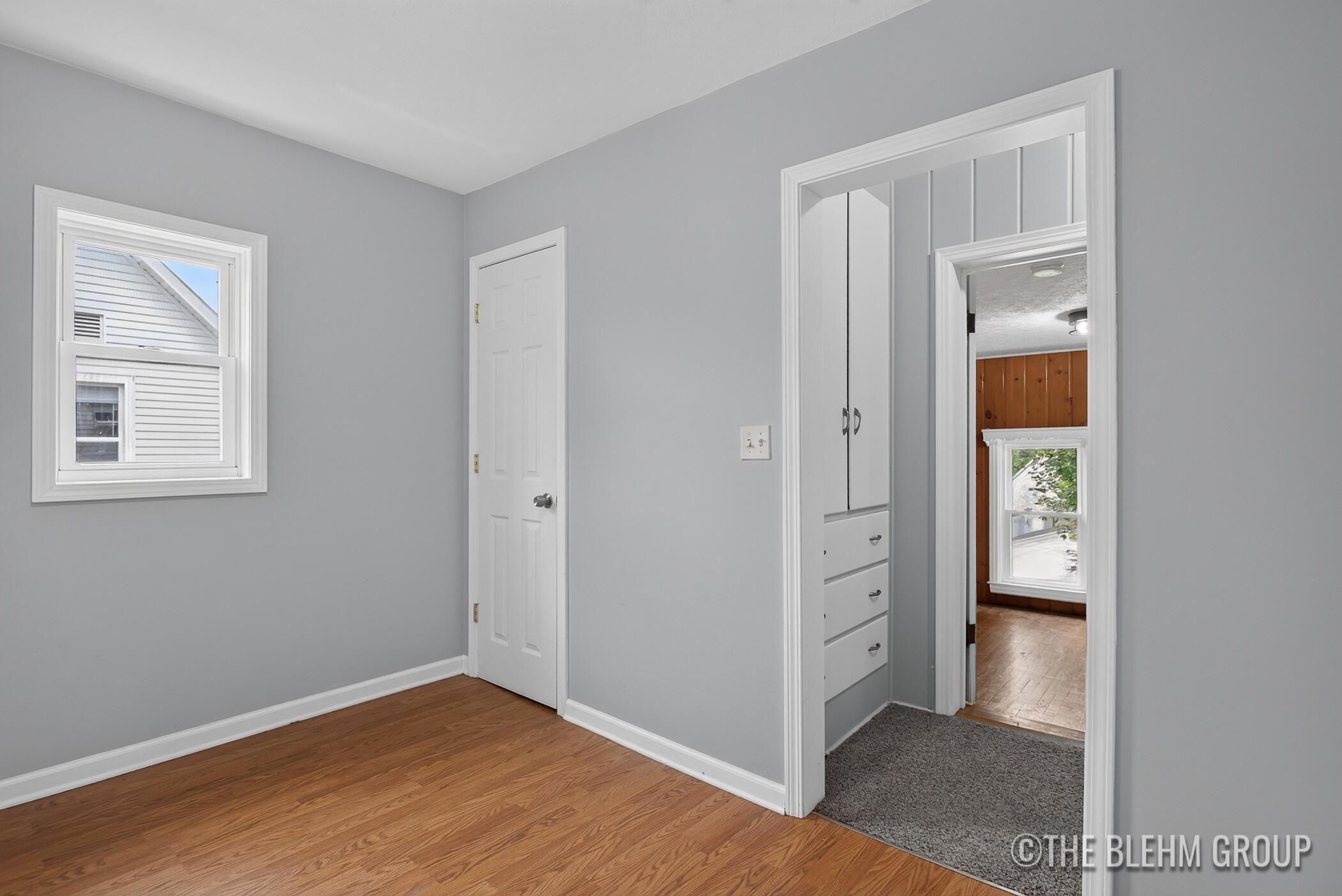 727 Emerald Avenue NE Grand Rapids MI 49503