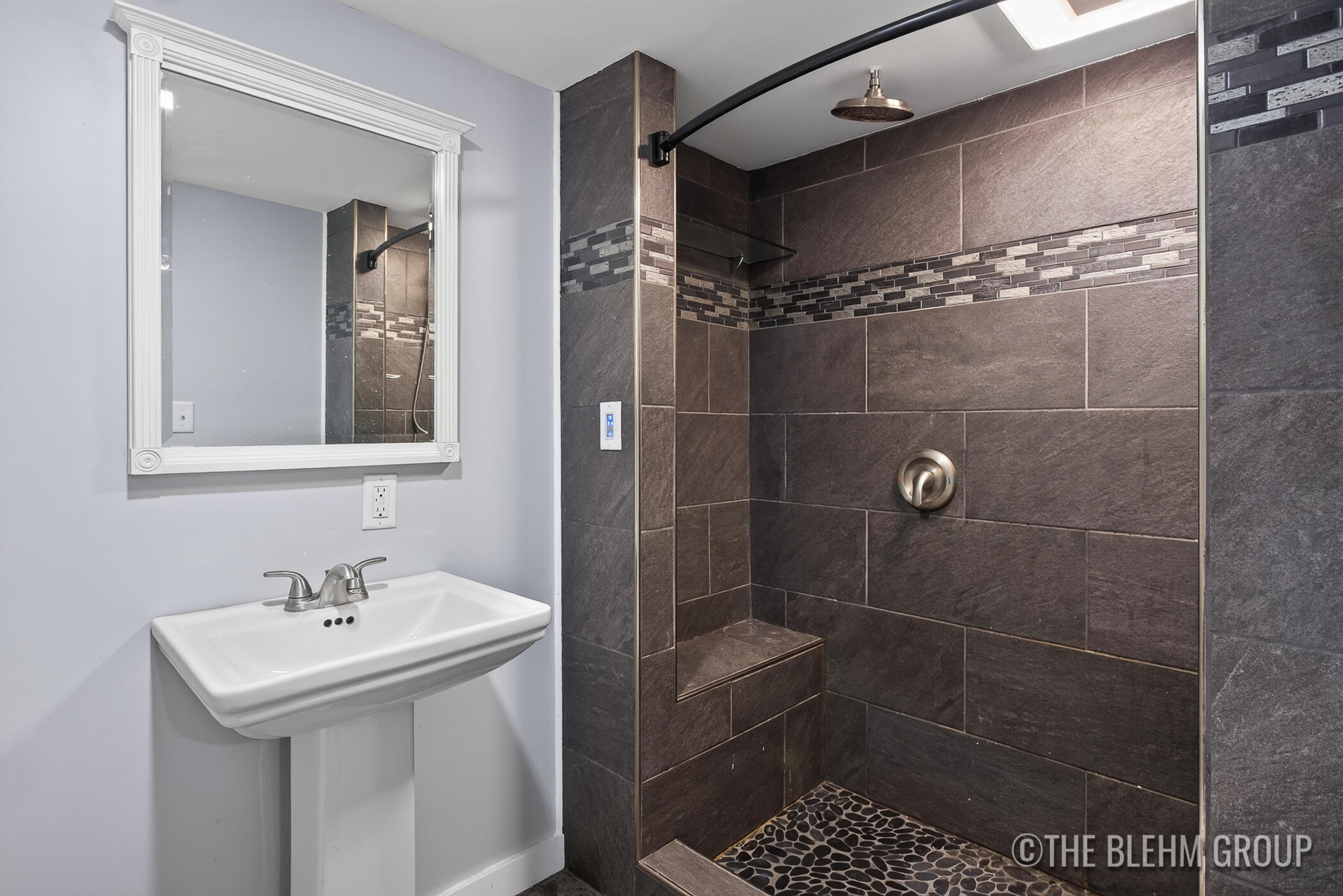727 Emerald Avenue NE Grand Rapids MI 49503