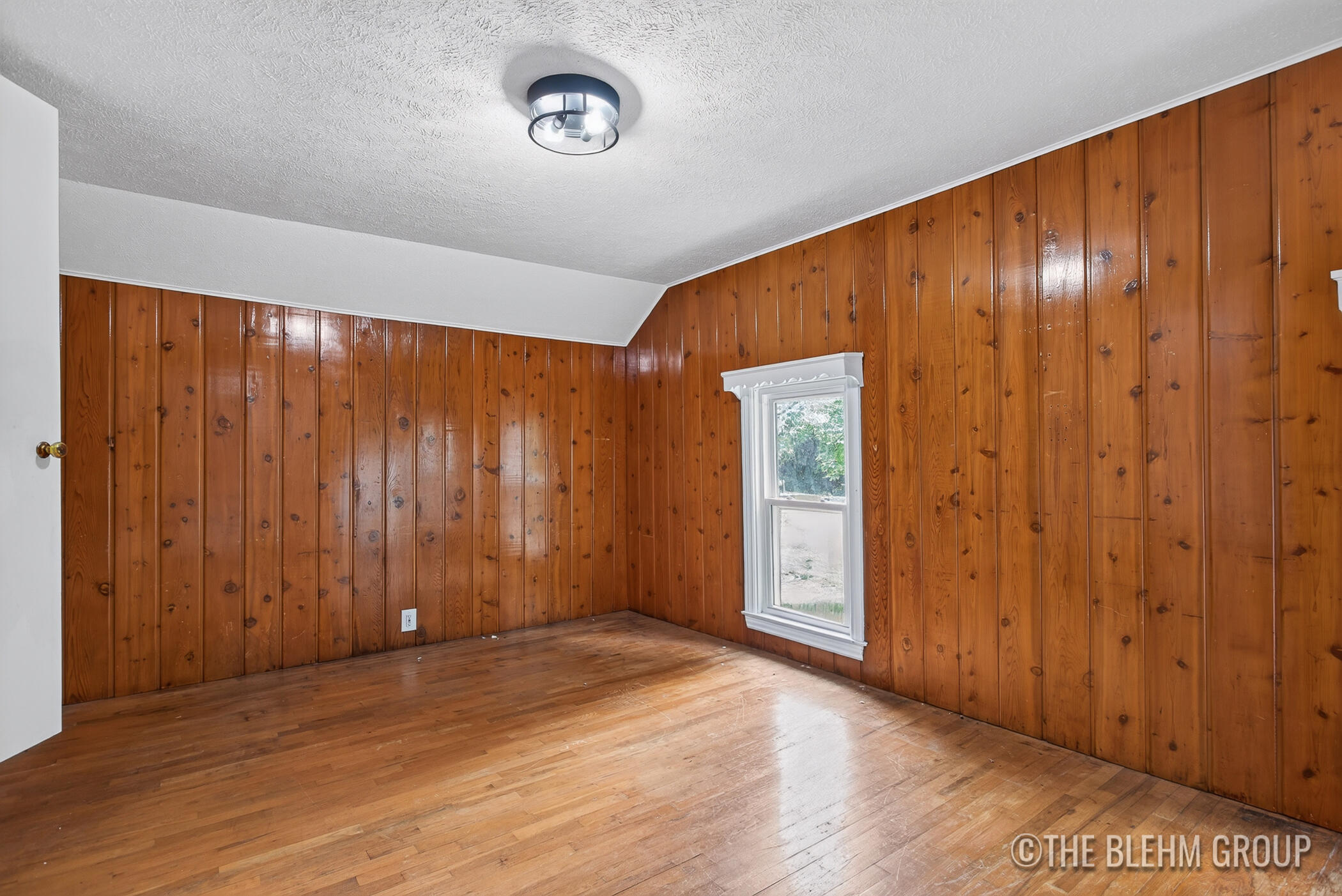 727 Emerald Avenue NE Grand Rapids MI 49503