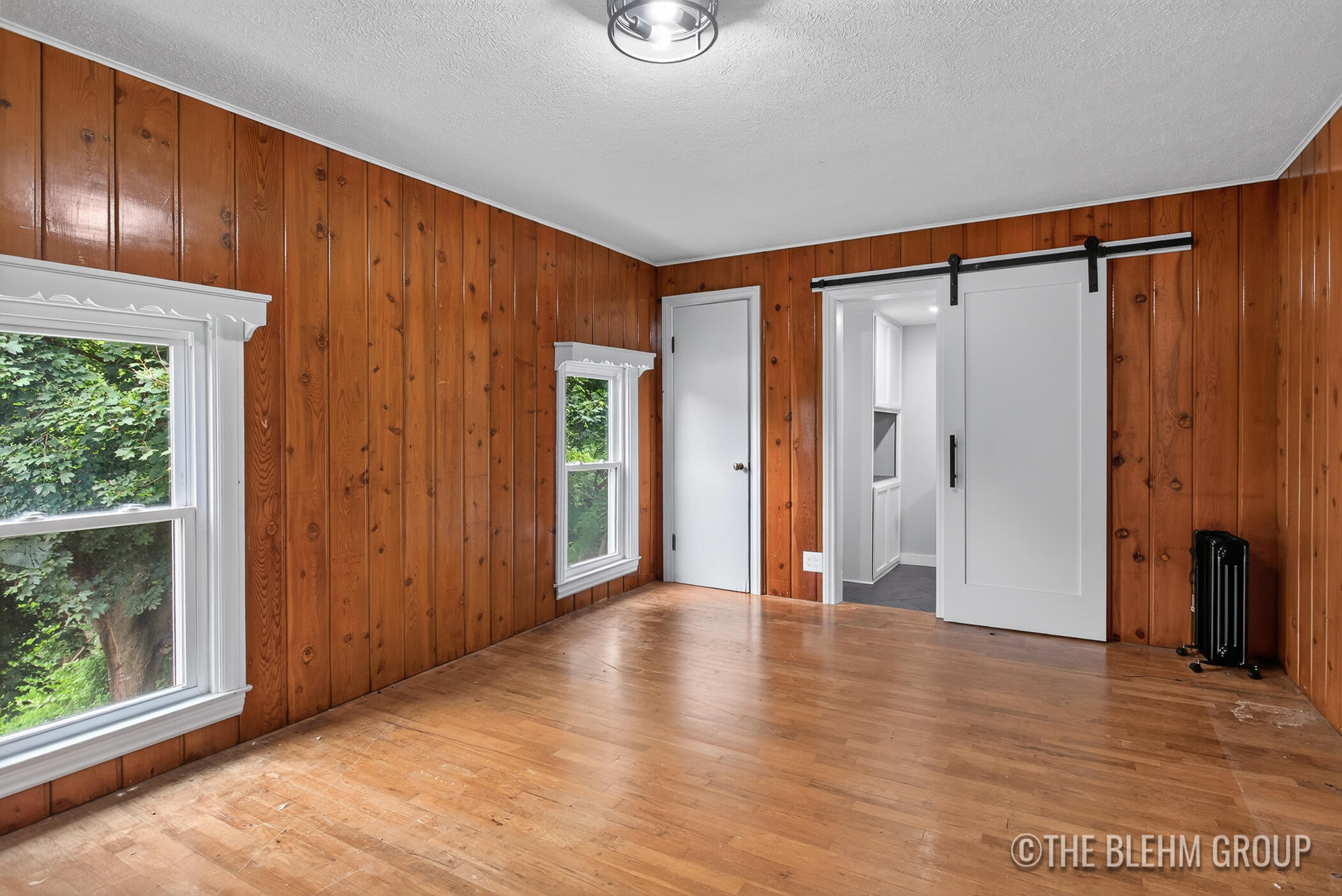 727 Emerald Avenue NE Grand Rapids MI 49503