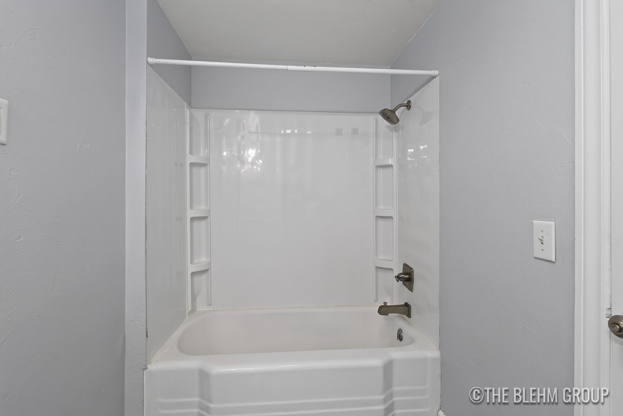 727 Emerald Avenue NE Grand Rapids MI 49503