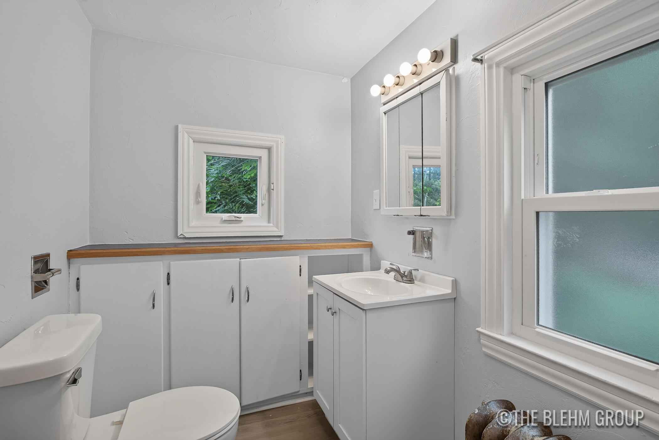 727 Emerald Avenue NE Grand Rapids MI 49503