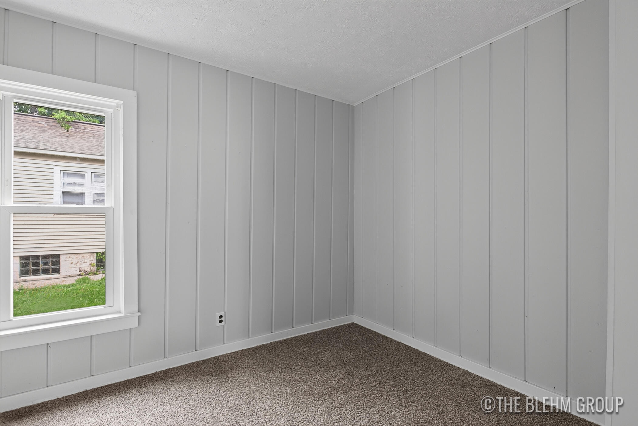 727 Emerald Avenue NE Grand Rapids MI 49503