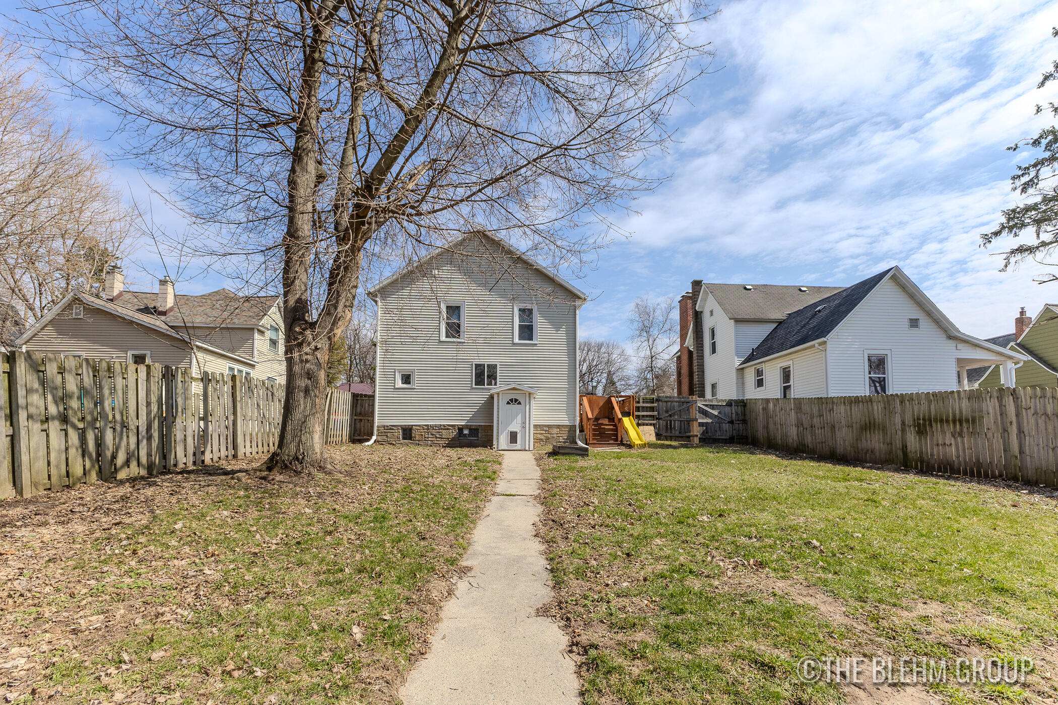 727 Emerald Avenue NE Grand Rapids MI 49503