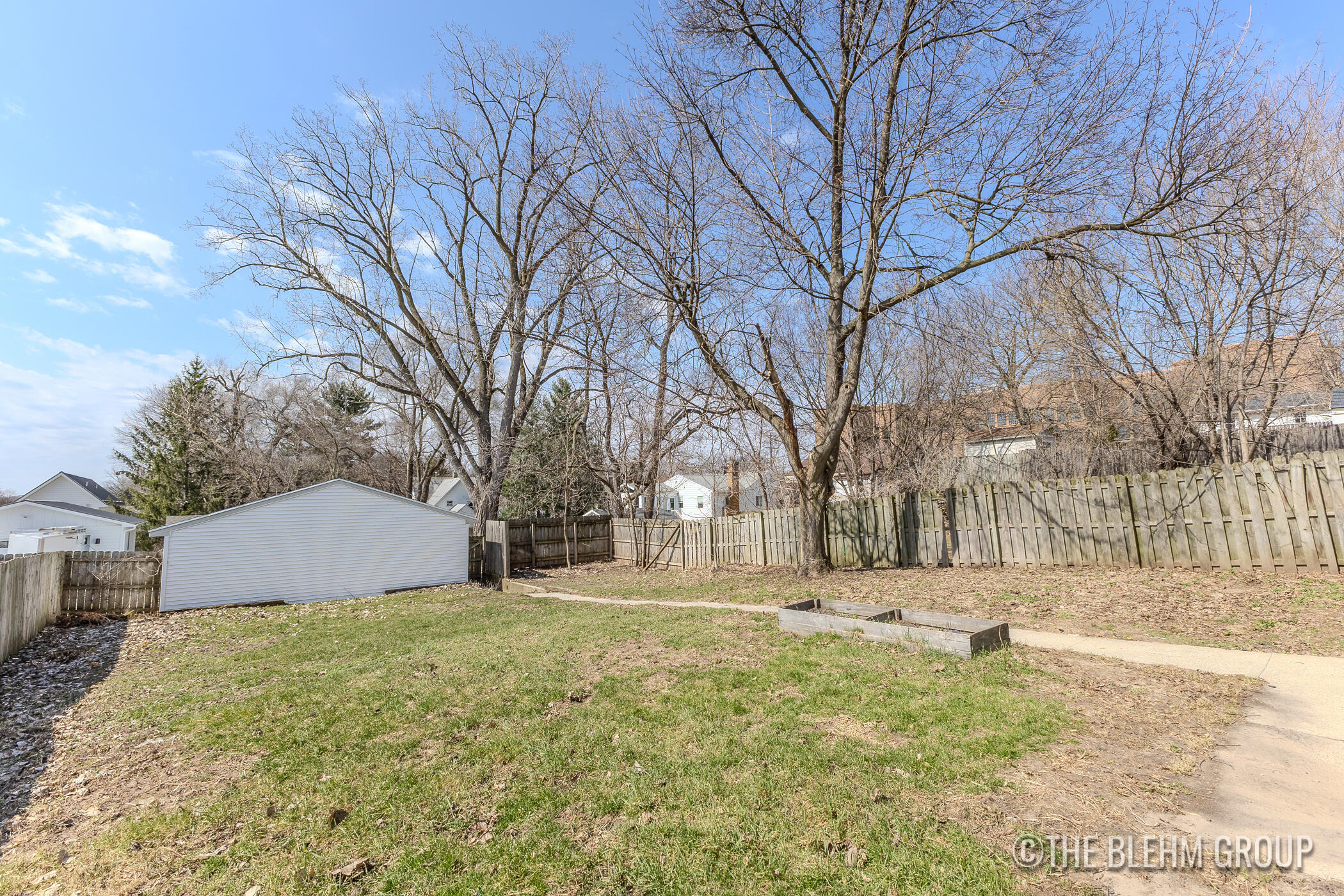 727 Emerald Avenue NE Grand Rapids MI 49503