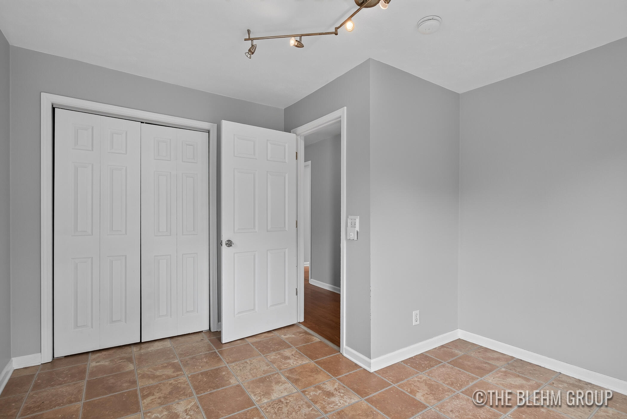 727 Emerald Avenue NE Grand Rapids MI 49503