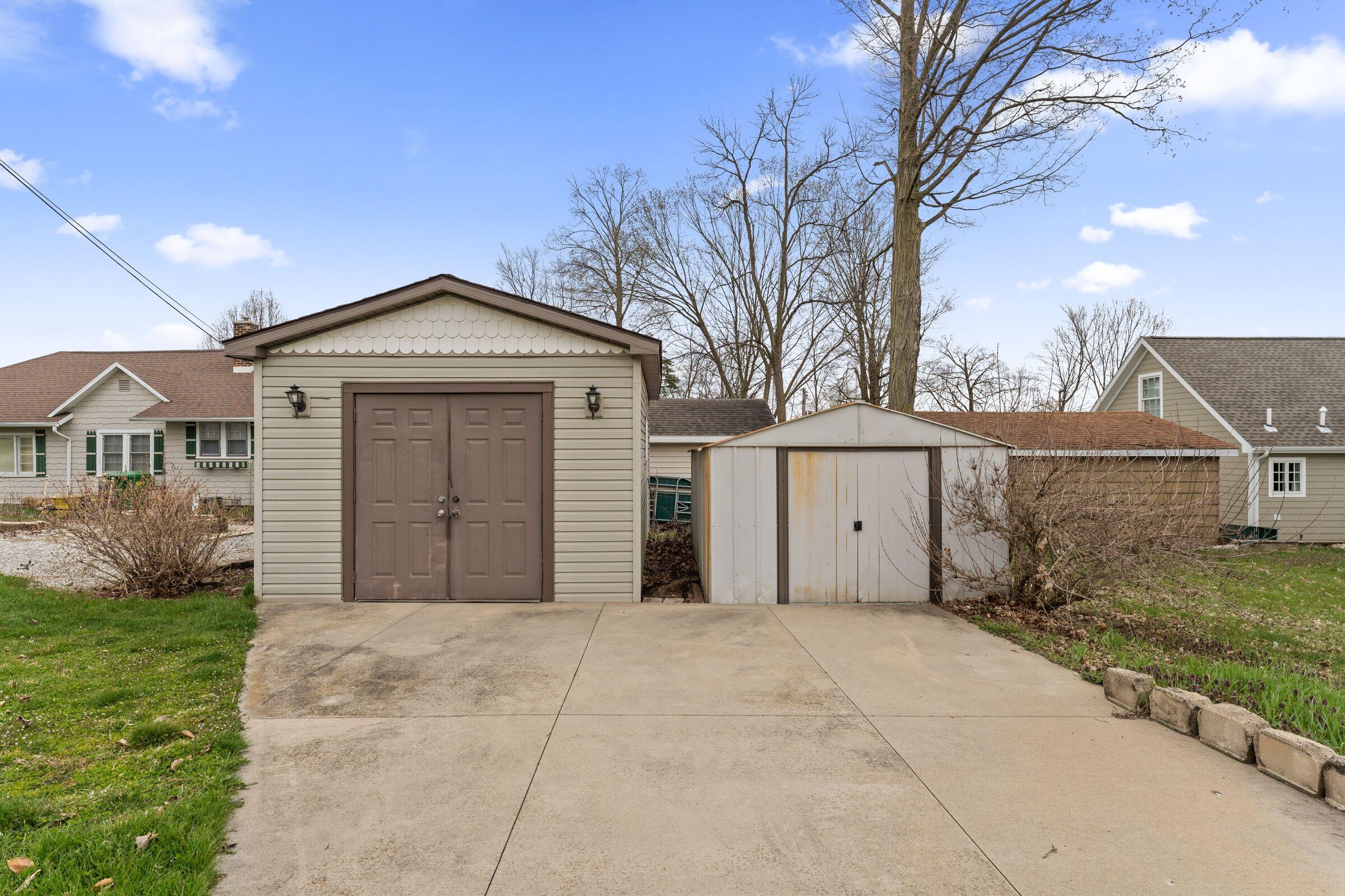 22301 Forest Avenue Avenue Cassopolis MI 49031