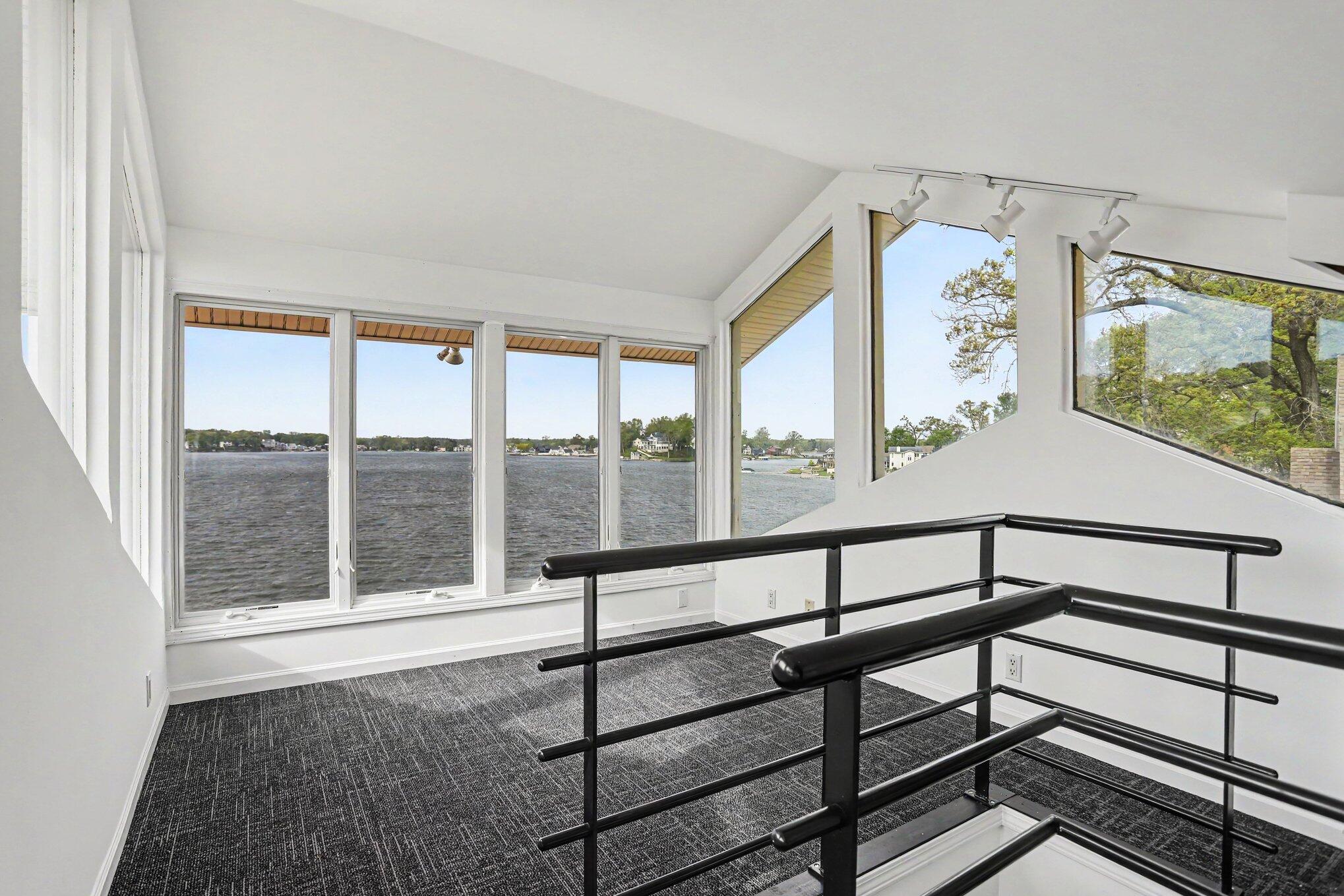 1046 N Eagle Lake Drive Kalamazoo MI 49009