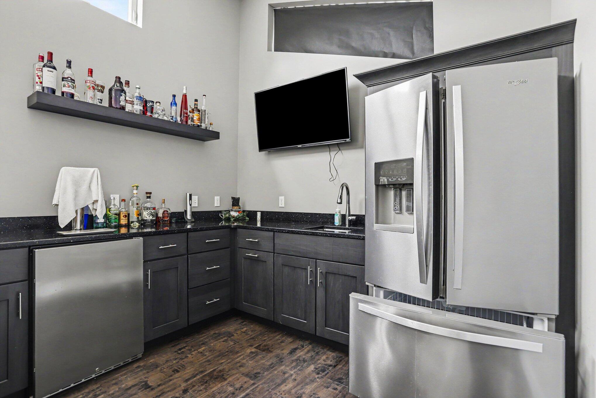 1046 N Eagle Lake Drive Kalamazoo MI 49009